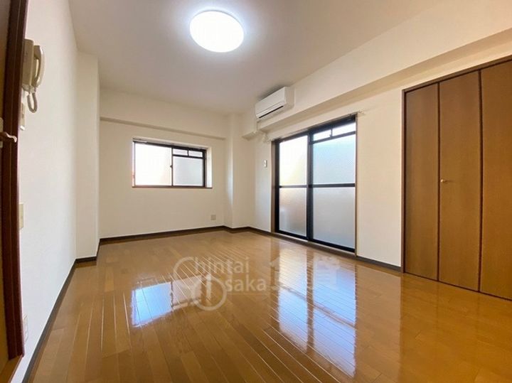 大阪府吹田市片山町1丁目の賃貸マンションの居間