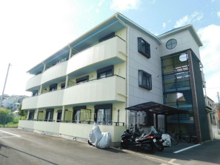 兵庫県川西市萩原2丁目の賃貸マンションの外観