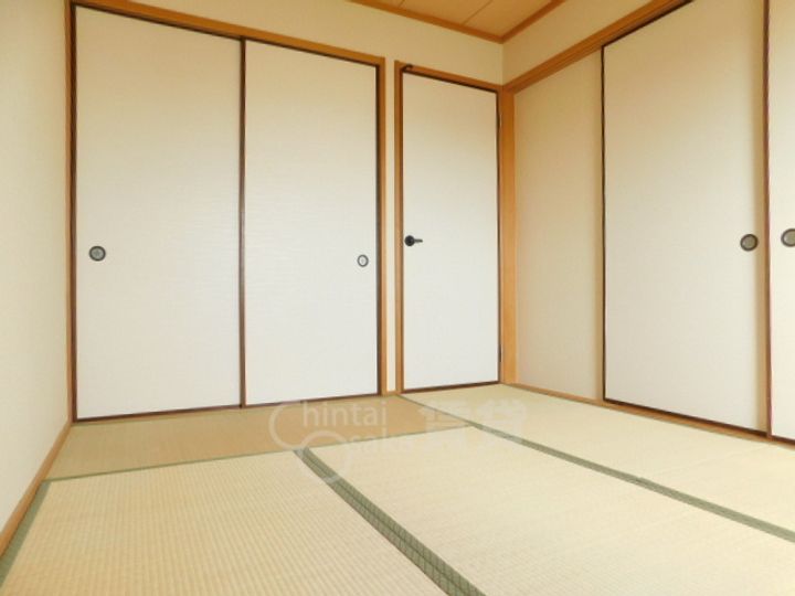 兵庫県川西市萩原2丁目の賃貸マンションの寝室