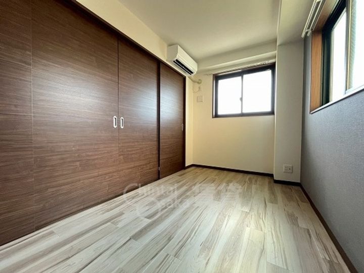 兵庫県川西市寺畑2丁目の賃貸マンションの居間