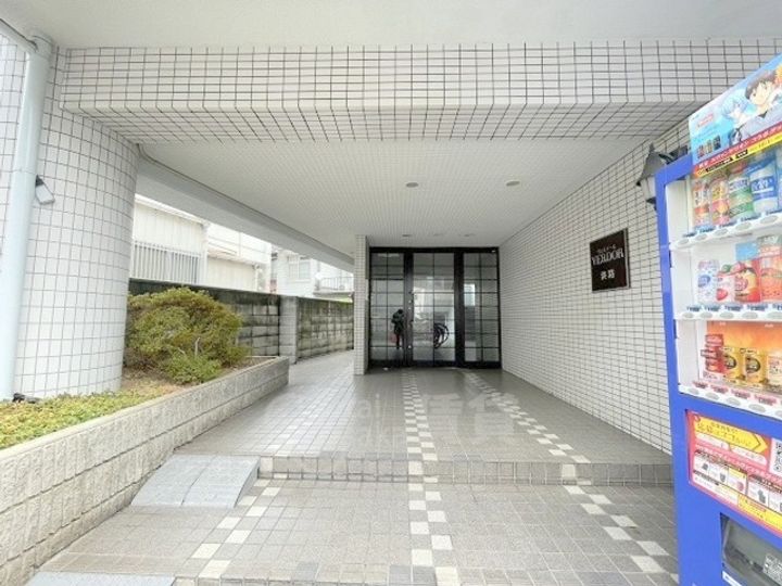 ヴェルドール淡路の玄関