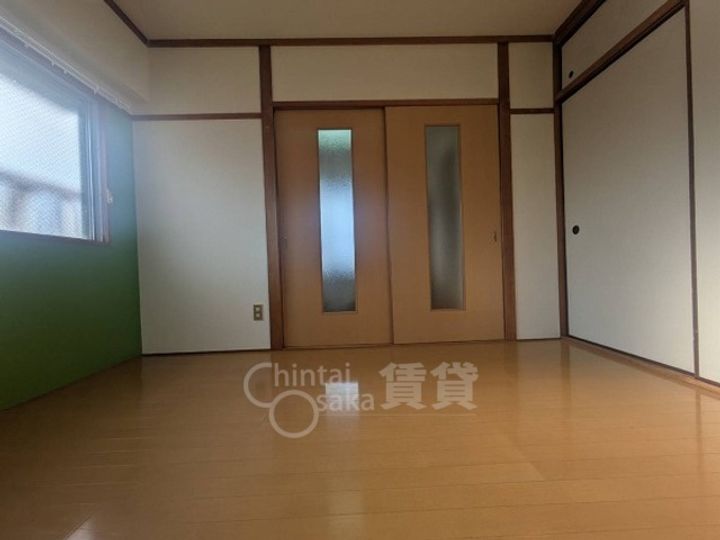 山本マンションの居間