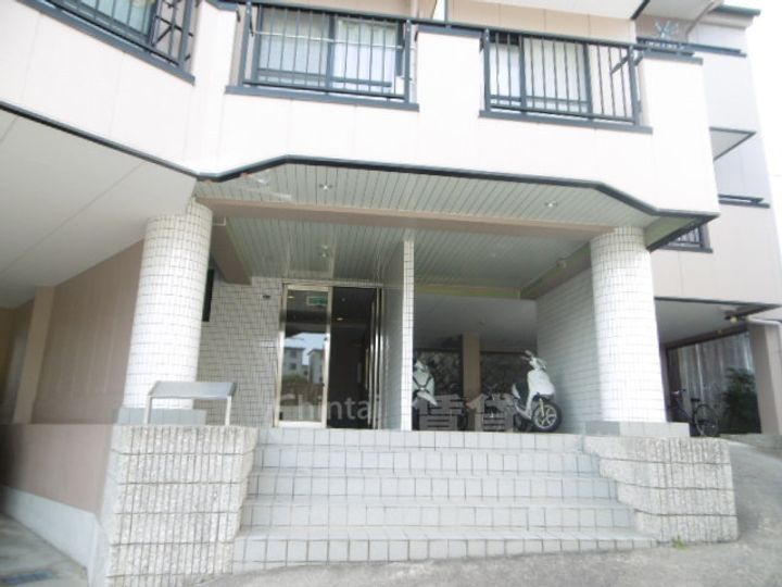 ハピネスオークの玄関