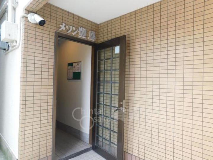 大阪府豊中市服部西町2丁目の賃貸マンションの玄関