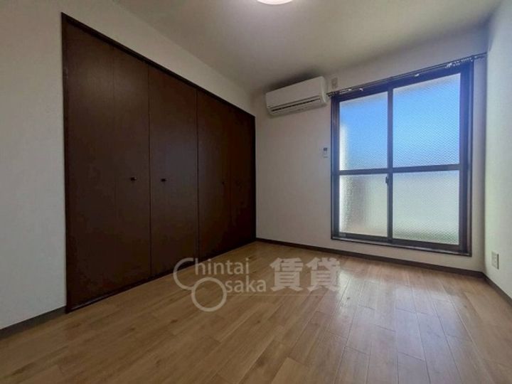 大阪府豊中市服部西町2丁目の賃貸マンションの居間