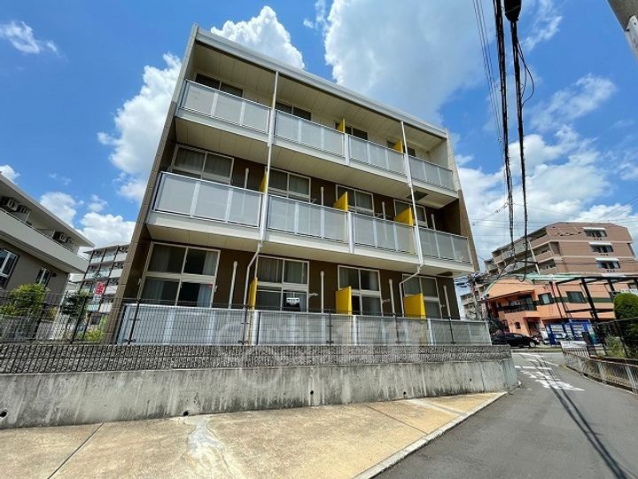 大阪府吹田市青葉丘南の賃貸アパートの外観