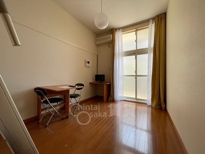 大阪府吹田市青葉丘南の賃貸アパートの居間