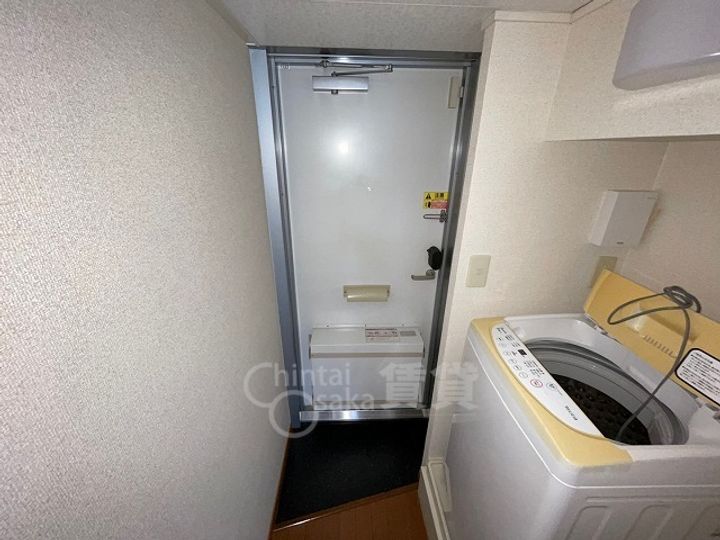 大阪府吹田市青葉丘南の賃貸アパートの玄関