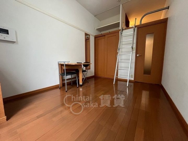 レオパレス三津屋の居間