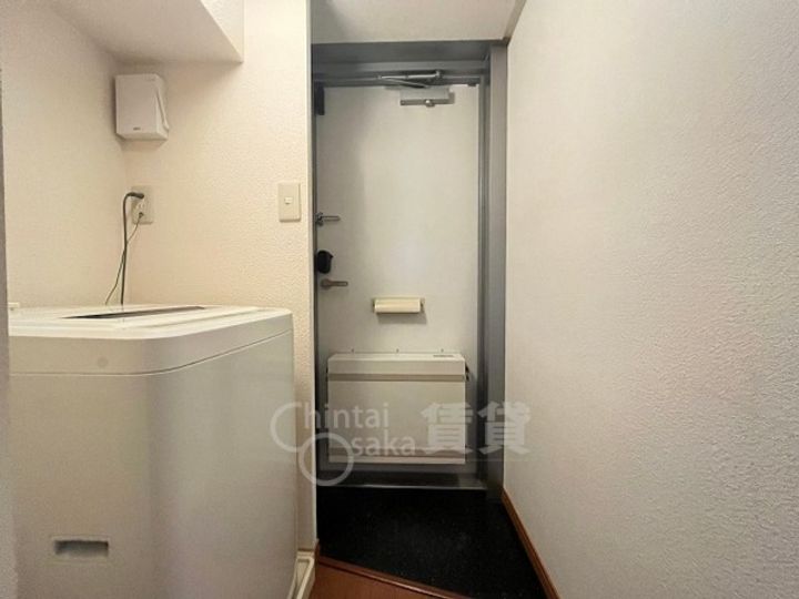 レオパレス三津屋の玄関