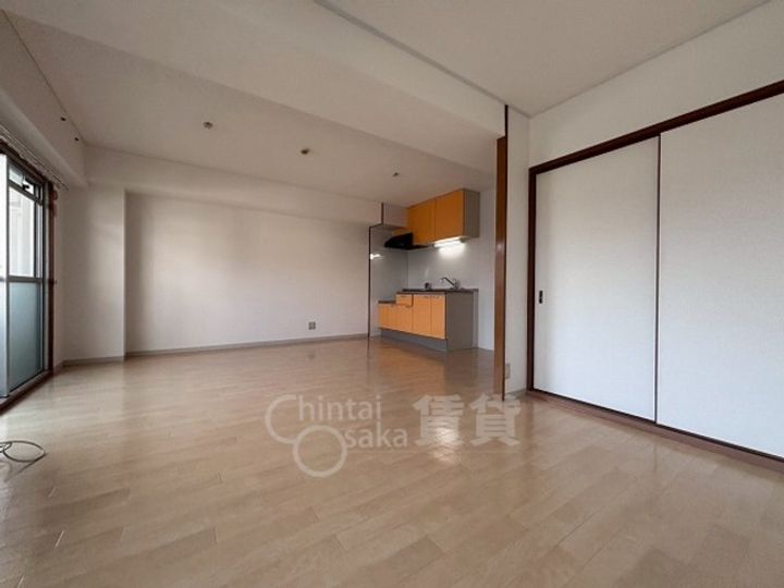 ブルージュ摂津の居間