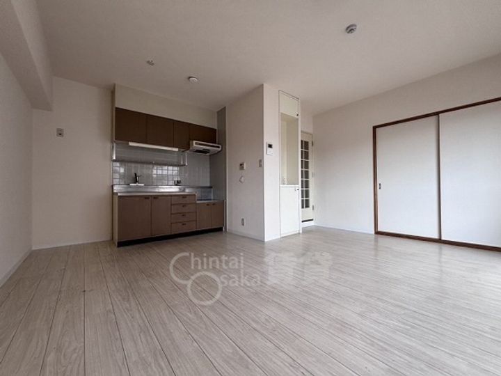 大阪府茨木市真砂3丁目の賃貸マンションの居間