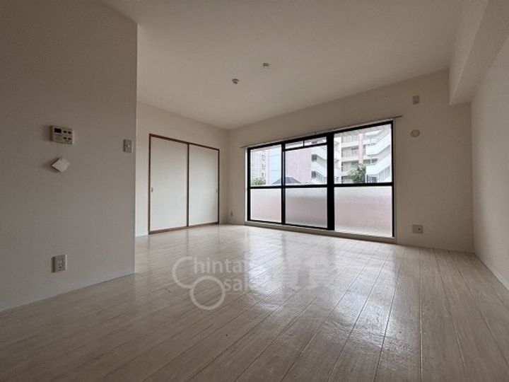 大阪府茨木市真砂3丁目の賃貸マンションの居間