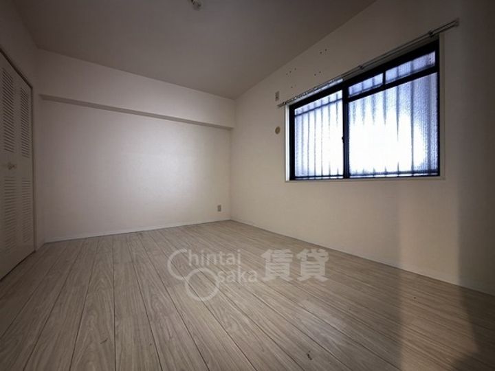 大阪府茨木市真砂3丁目の賃貸マンションの居間