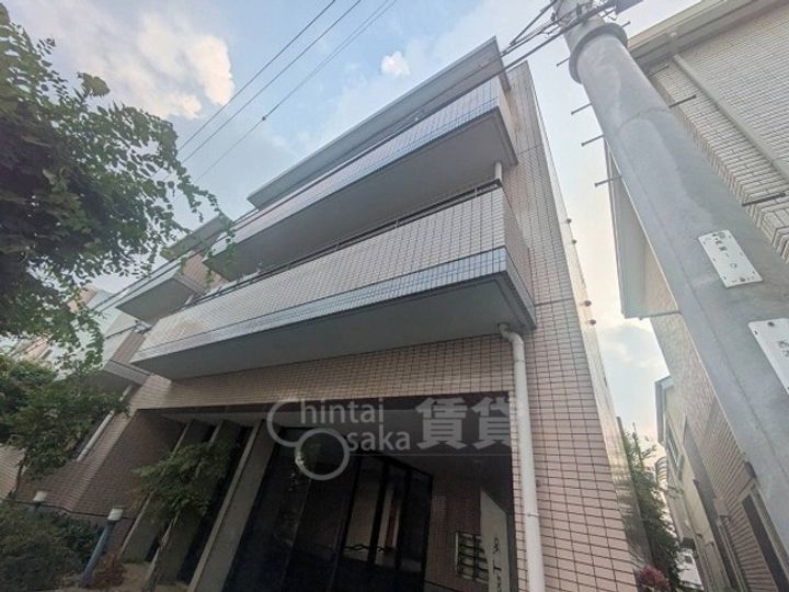 大阪府茨木市真砂3丁目の賃貸マンションの外観