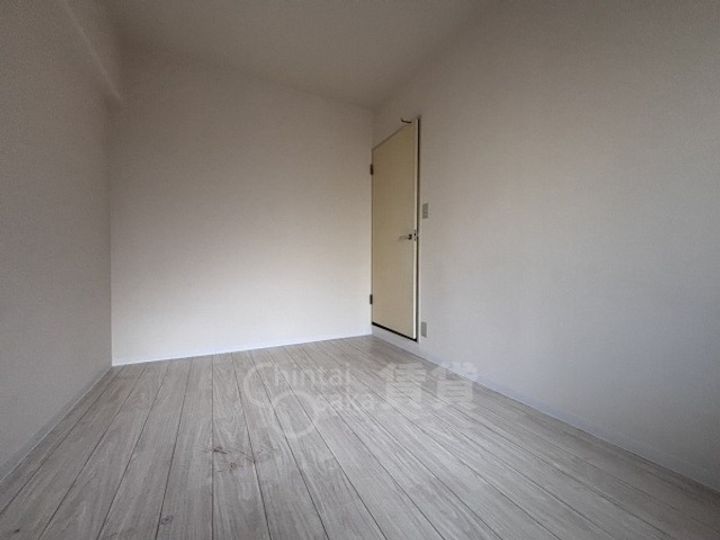 大阪府茨木市真砂3丁目の賃貸マンションの居間