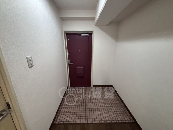 大阪府茨木市真砂3丁目の賃貸マンションの玄関