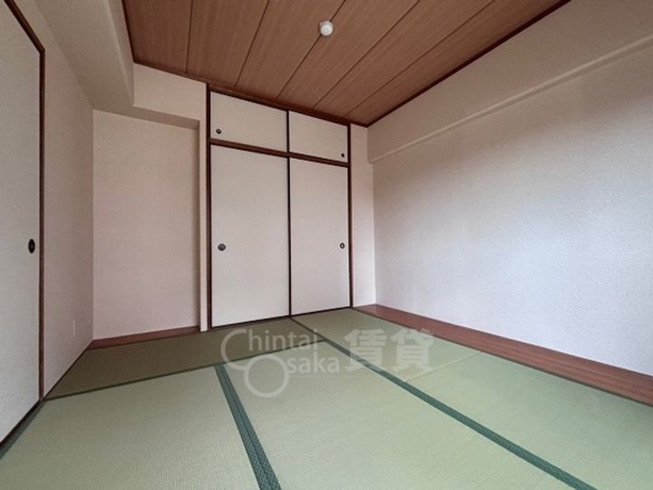 大阪府茨木市真砂3丁目の賃貸マンションの寝室