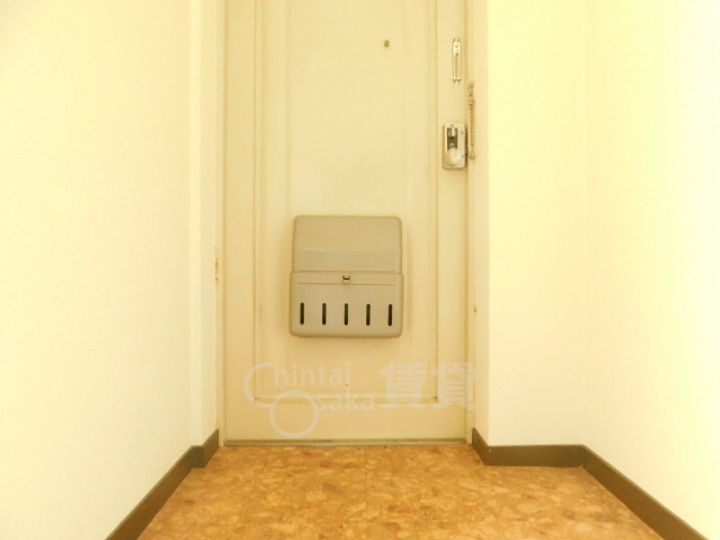 大阪府池田市畑2丁目の賃貸マンションの玄関