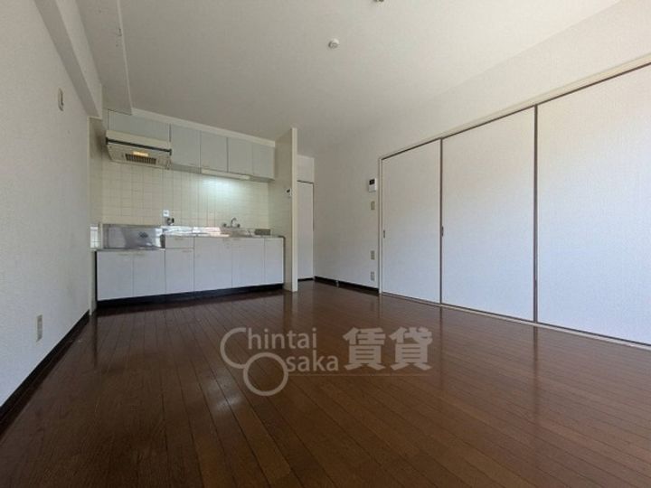 大阪府吹田市五月が丘東の賃貸マンションの居間