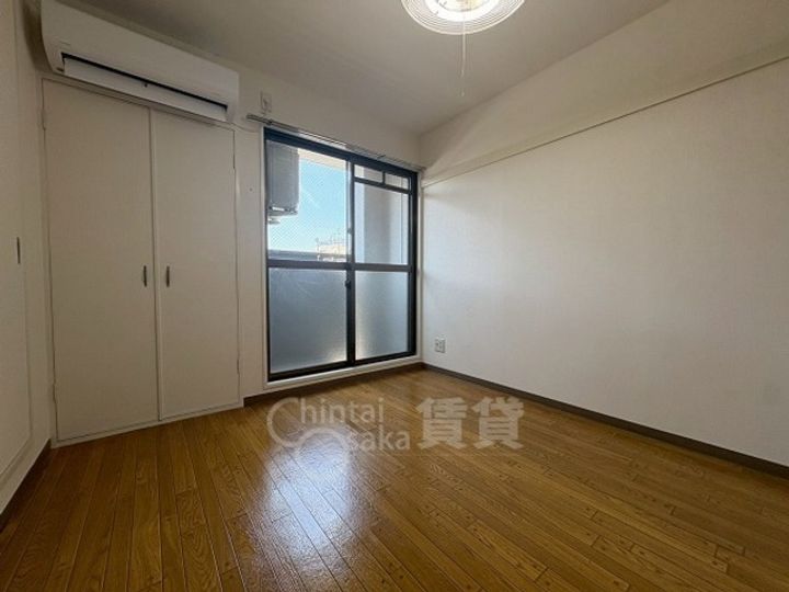 大阪府大阪市東淀川区淡路5丁目の賃貸マンションの居間