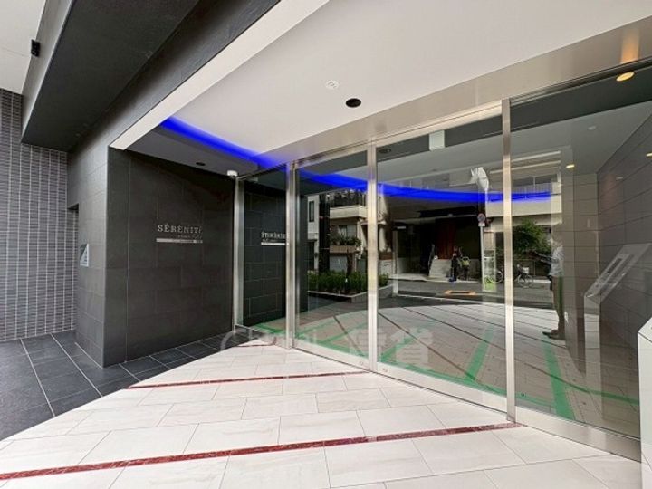 大阪府吹田市南金田2丁目の賃貸マンションの玄関