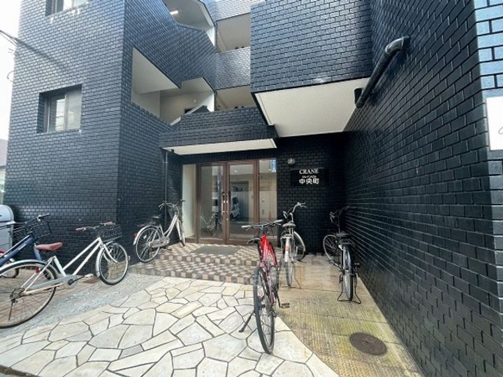 クレインビル中央町の玄関