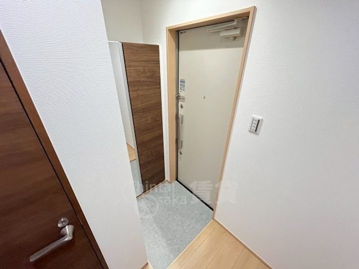 大阪府豊中市螢池東町3丁目の賃貸アパートの玄関