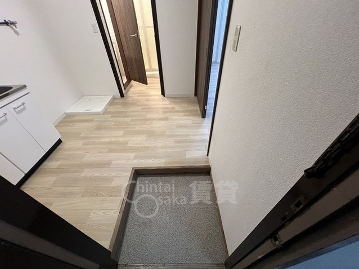 早川マンション長居ビルの玄関