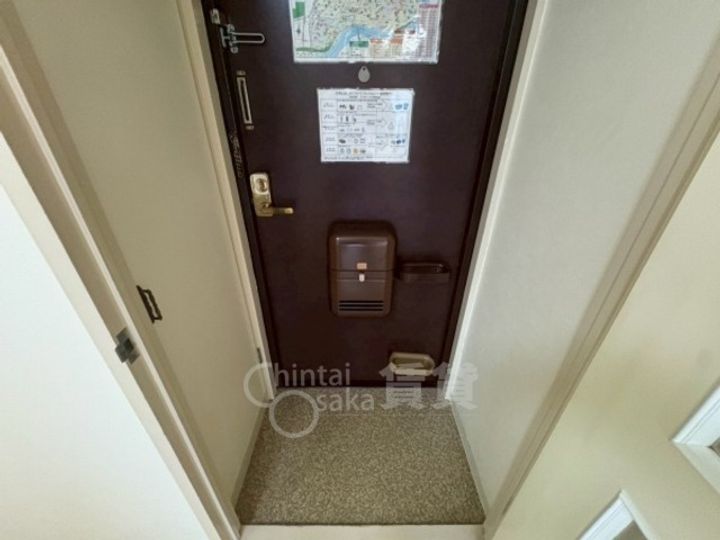 メゾン鳩ヶ瀬の玄関