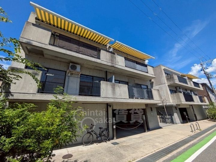 大阪府茨木市南春日丘3丁目の賃貸マンションの外観