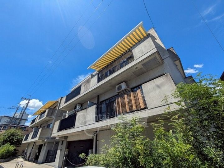 大阪府茨木市南春日丘3丁目の賃貸マンションの外観