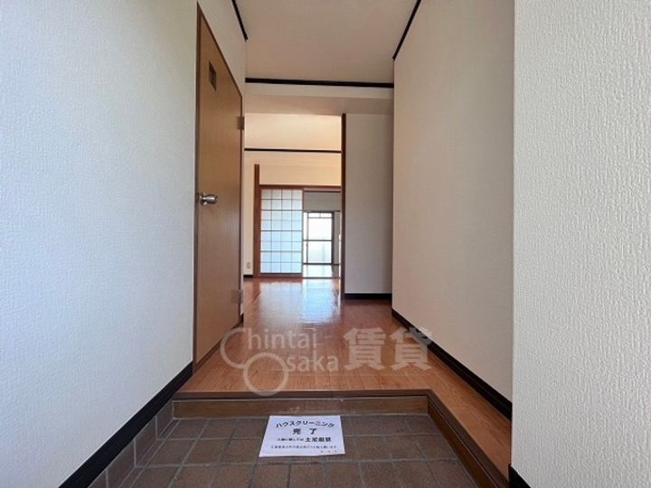 大阪府豊中市上野西4丁目の賃貸マンションの玄関