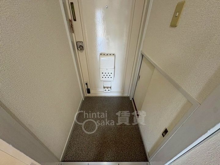 マルビシマンションの玄関