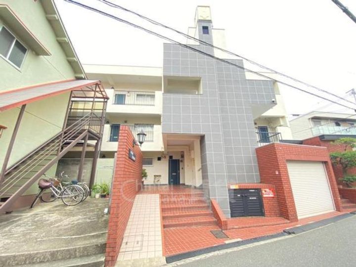 ベルエアー桜塚の外観