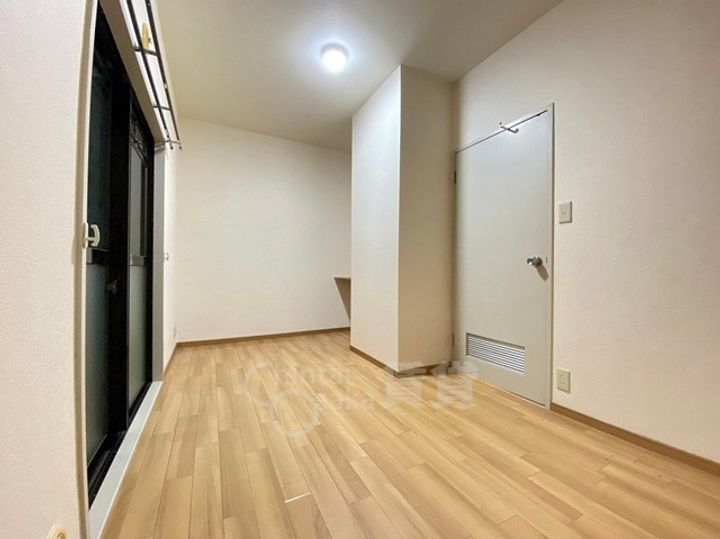 大阪府箕面市小野原東5丁目の賃貸マンションの居間
