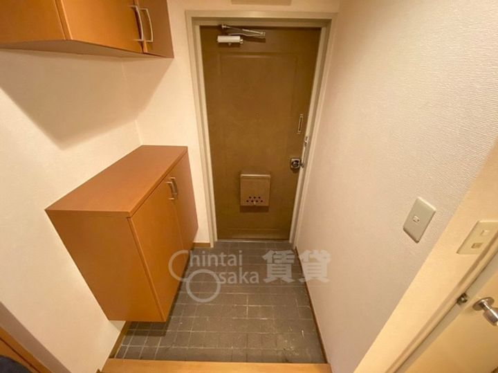 大阪府箕面市小野原東5丁目の賃貸マンションの玄関