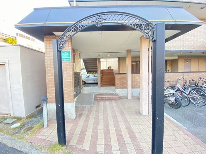 アンソレイユ高木の玄関