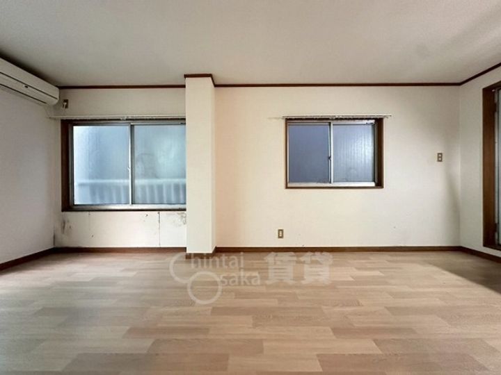 大阪府豊中市本町3丁目の賃貸マンションの居間