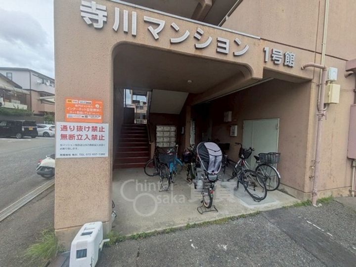 寺川マンション1号館の玄関