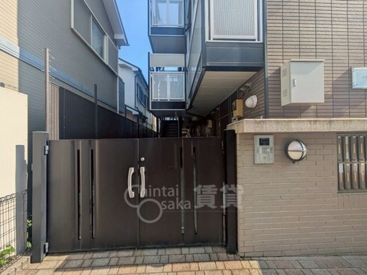 大阪府茨木市園田町の賃貸マンションの玄関