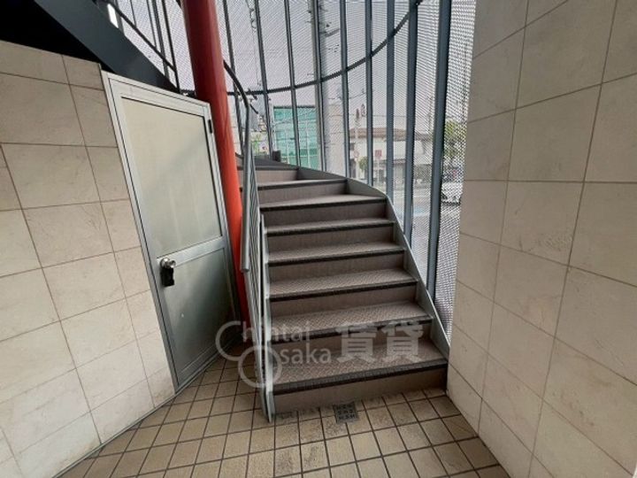 大阪府豊中市穂積1丁目の賃貸マンションの玄関