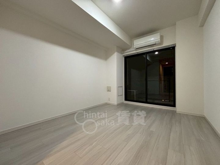 大阪府摂津市千里丘1丁目の賃貸マンションの居間