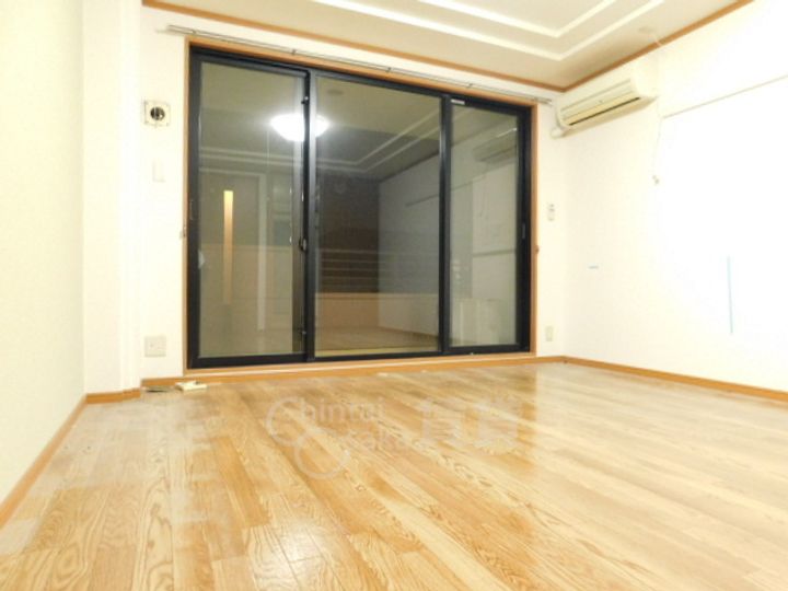 大阪府茨木市彩都あさぎ5丁目の賃貸マンションの居間