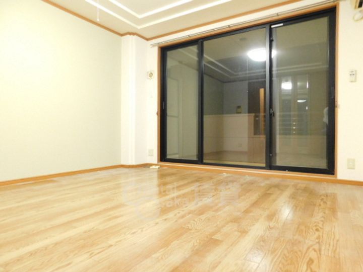 大阪府茨木市彩都あさぎ5丁目の賃貸マンションの居間