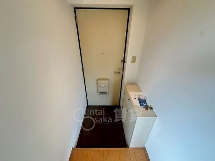 大阪府吹田市山手町3丁目の賃貸マンションの玄関