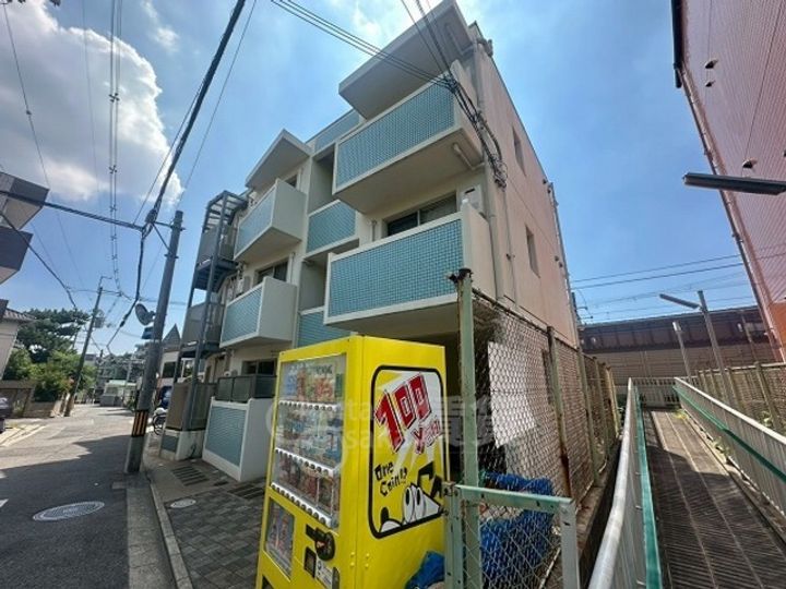 大阪府吹田市山手町3丁目の賃貸マンションの外観