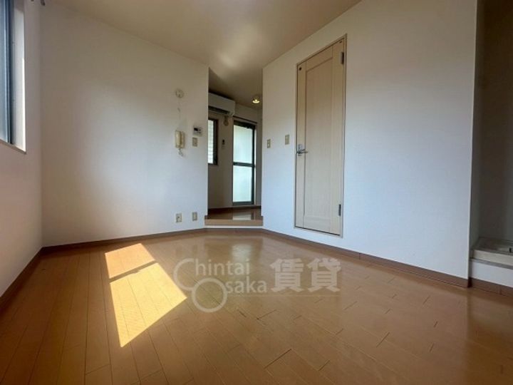 大阪府吹田市山手町3丁目の賃貸マンションの居間
