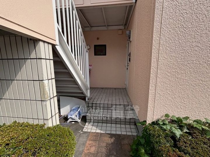 メゾンファミールの玄関