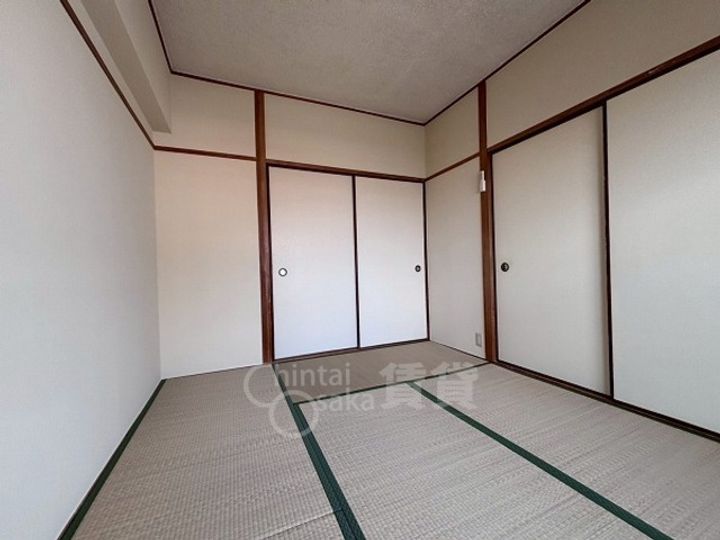 大阪府摂津市鶴野4丁目の賃貸マンションの居間